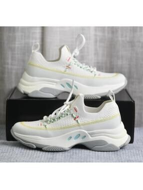 New! Size: 6.5 Women | STEVE MADDEN Motive | White